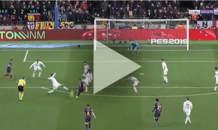 Sprytny gol Messiego na 2-2 z Valencią [VIDEO]